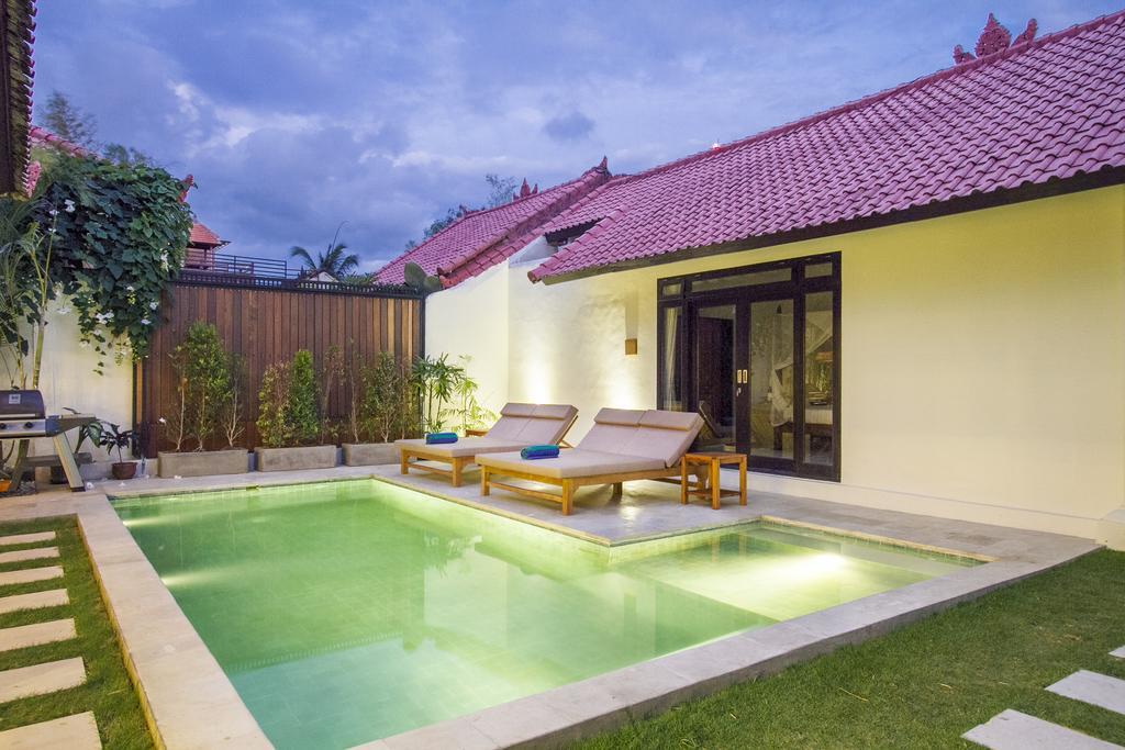 Ora Villa *