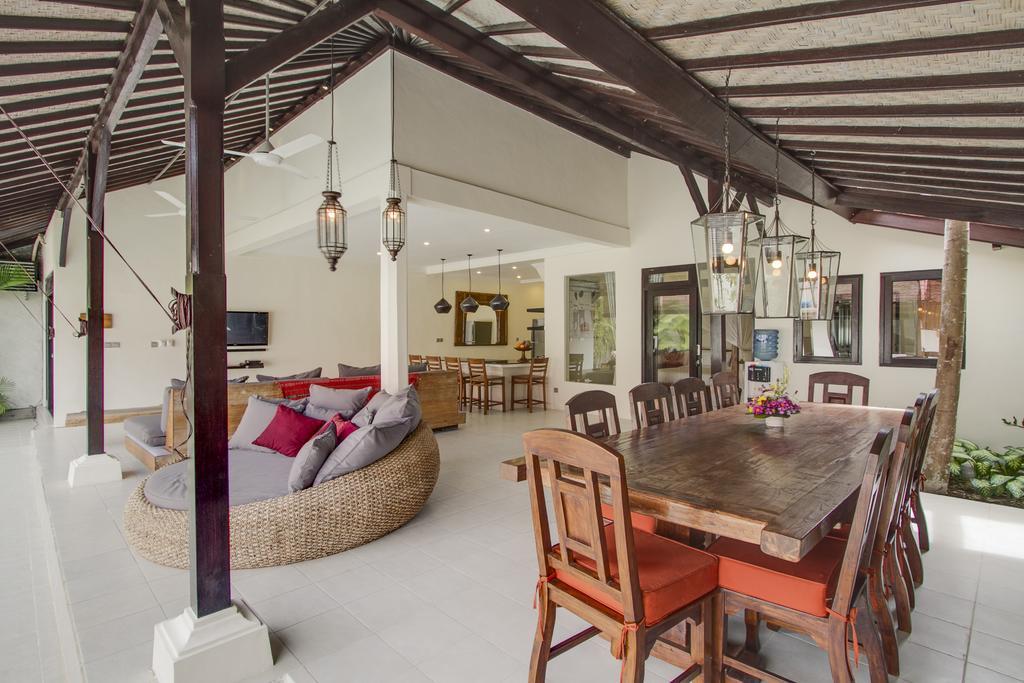 Ora Villa *